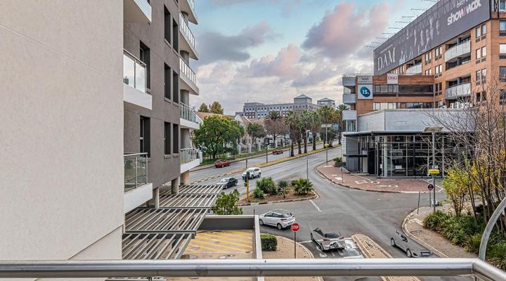 KMG Luxury Apartments @ The Apex on Smuts