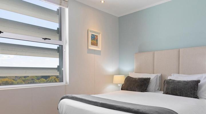 KMG Luxury Apartments @ The Apex on Smuts