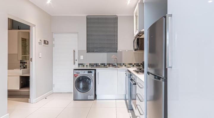 KMG Luxury Apartments @ The Apex on Smuts