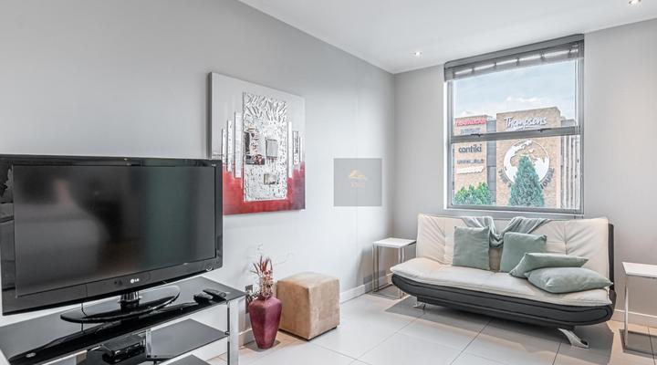 KMG Luxury Apartments @ The Apex on Smuts