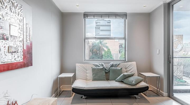 KMG Luxury Apartments @ The Apex on Smuts