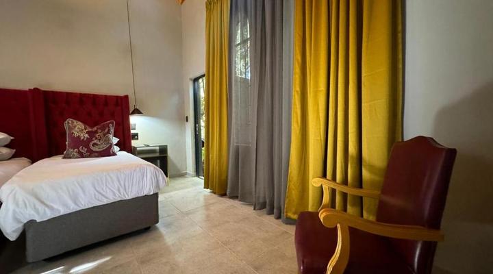 Shangri-La Country Hotel