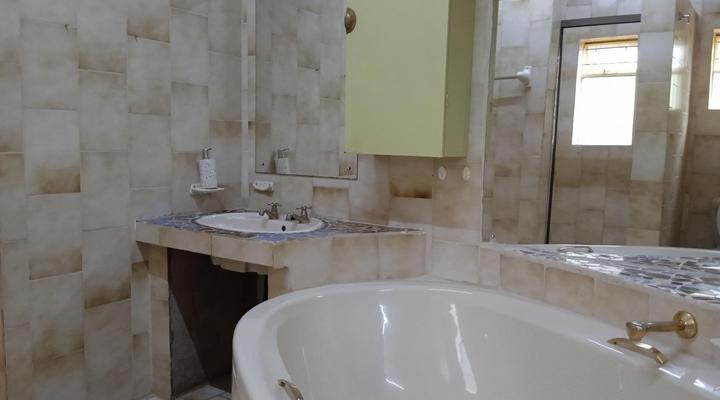 Nelspruit Emhlangeni Guesthouse