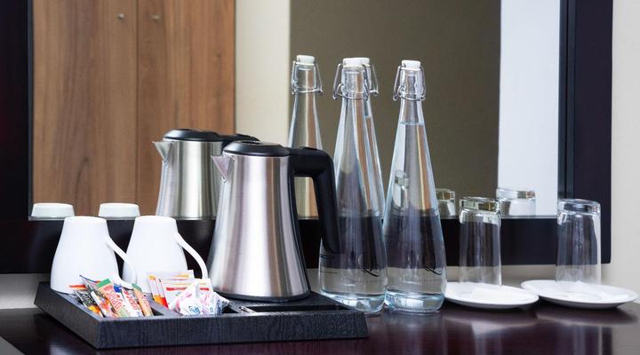 Q's Evander Hotel and Apartments