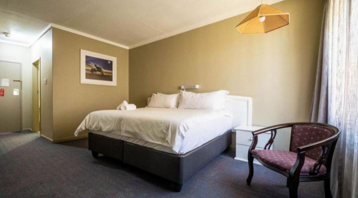 Q's Evander Hotel and Apartments