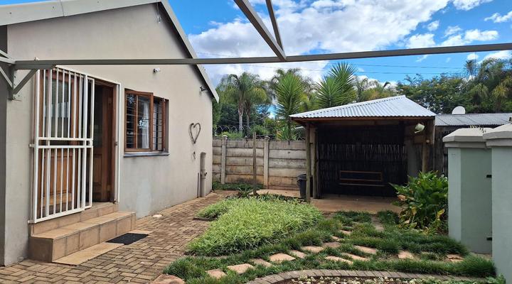 Oude Post Guesthouse and Cottage