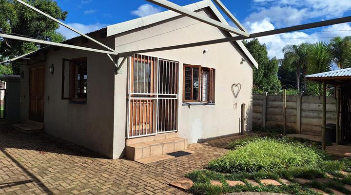 Oude Post Guesthouse and Cottage