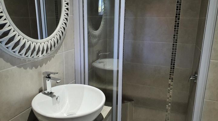 Che La Moir Guesthouse