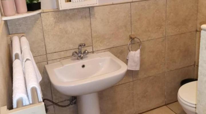 Mia Hills Guest House