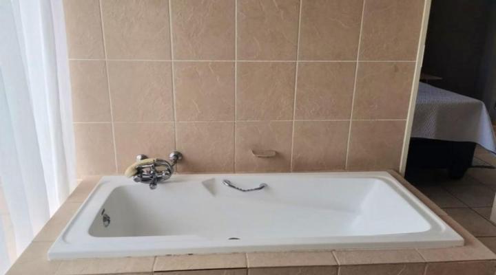 Mia Hills Guest House