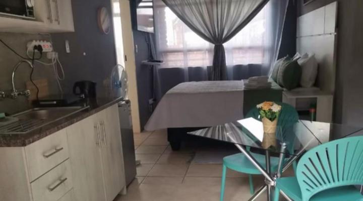 Mia Hills Guest House