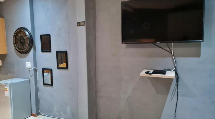 Mia Hills Guest House