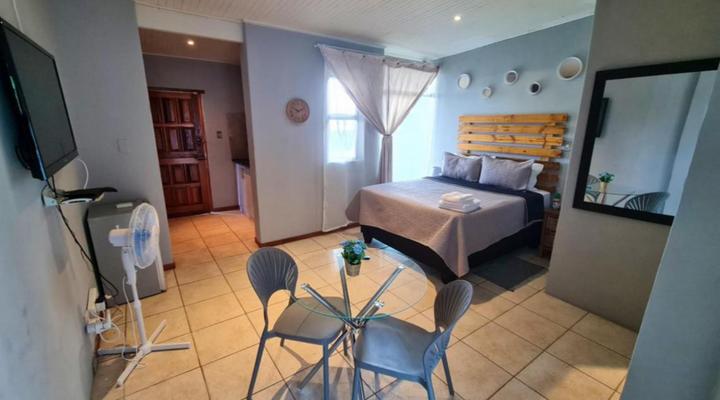 Mia Hills Guest House