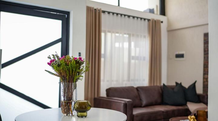 The Lofts Prestige Suites, Academia