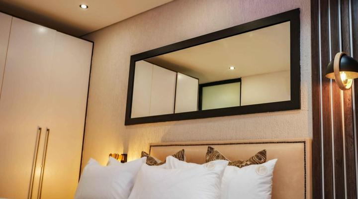 The Lofts Prestige Suites, Academia