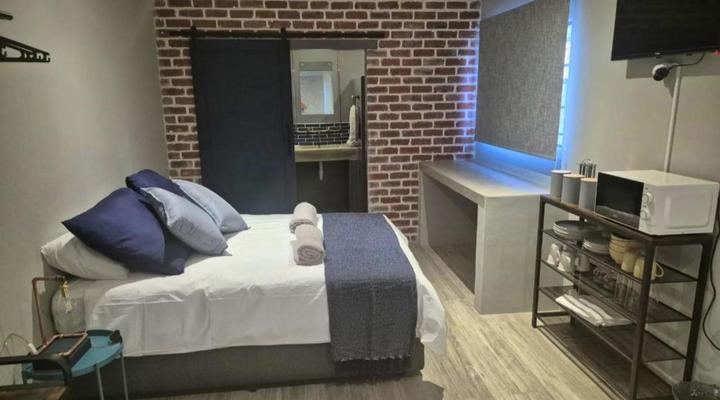 @241 Enkeldoorn Guesthouse