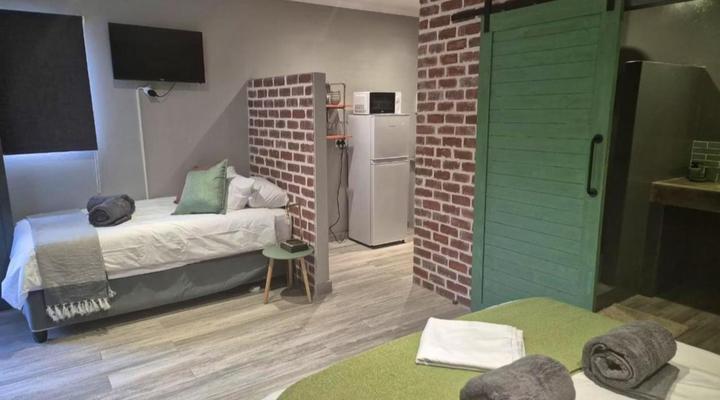 @241 Enkeldoorn Guesthouse