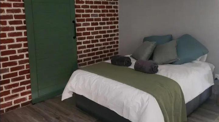 @241 Enkeldoorn Guesthouse