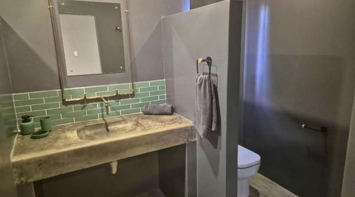 @241 Enkeldoorn Guesthouse