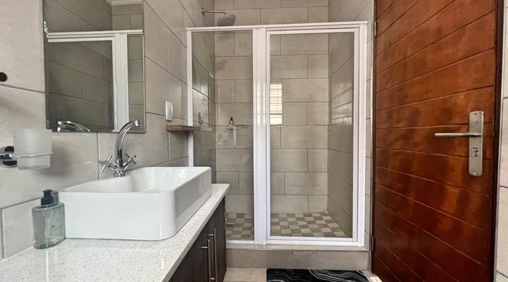 Vaendzi Lodge (self-catering)