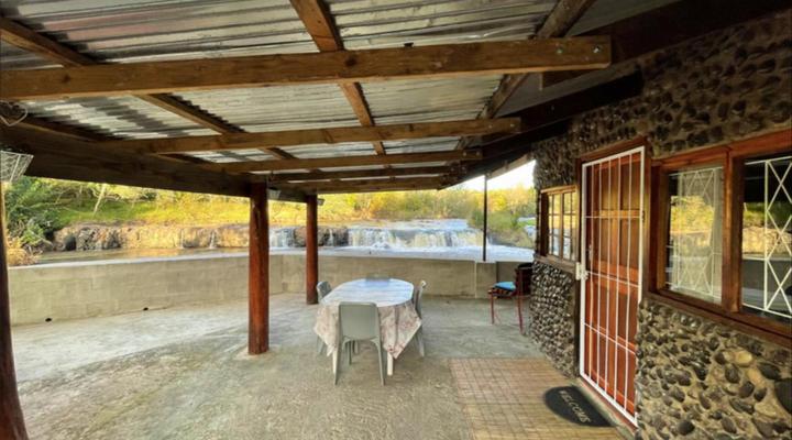 Riverside Cottages and Campsite