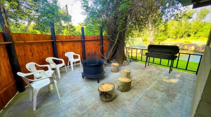 Riverside Cottages and Campsite