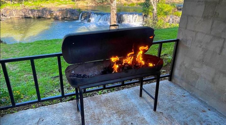 Riverside Cottages and Campsite