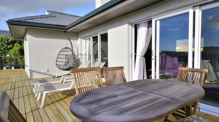 82 Steps to the Beach