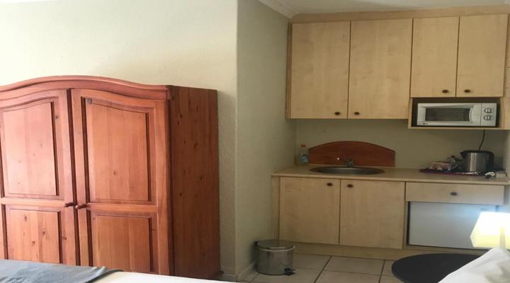 Le Petit Chateau Guest House