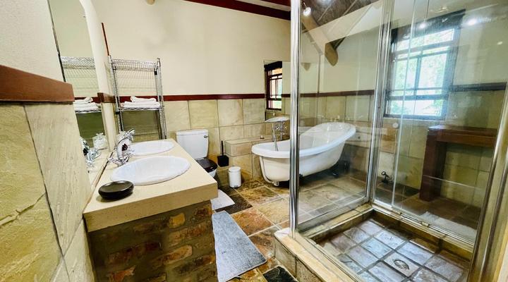 The Riverside Lodge 9