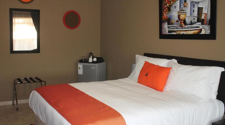 Sleep-Time Guest Lodge