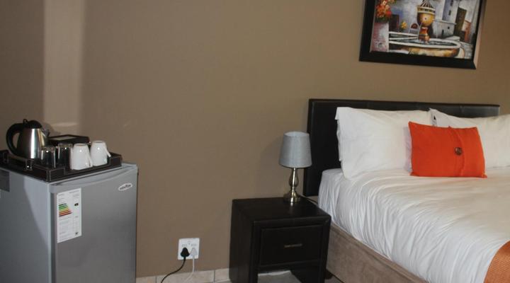 Sleep-Time Guest Lodge