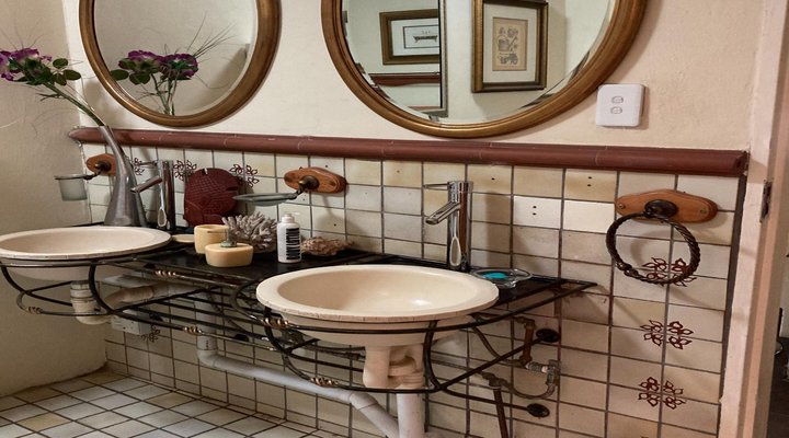 5th Avenue Guest House