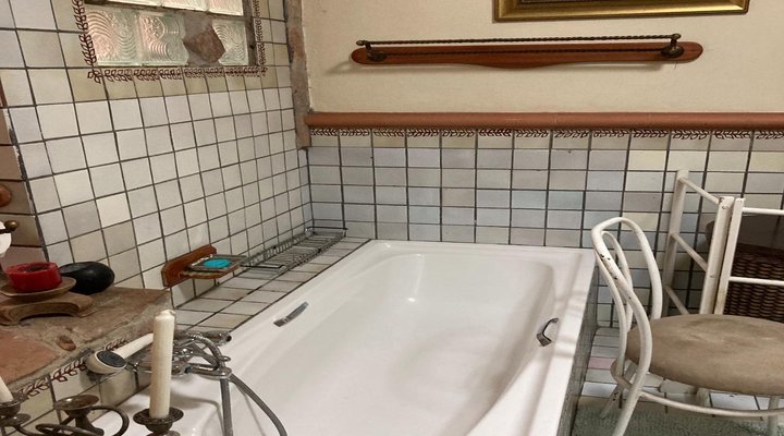 5th Avenue Guest House