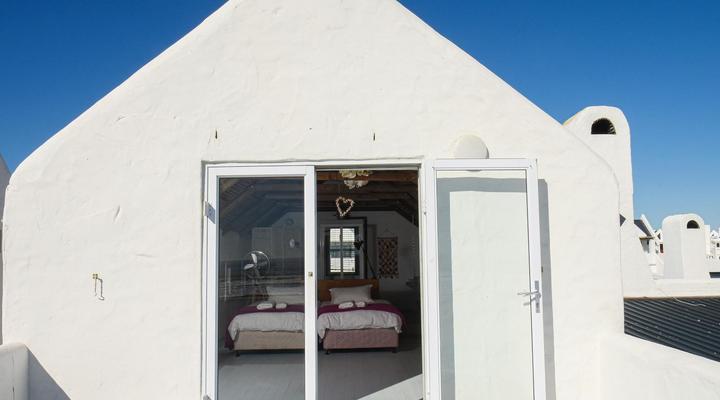 Skuurtjies – Beach Front Holiday