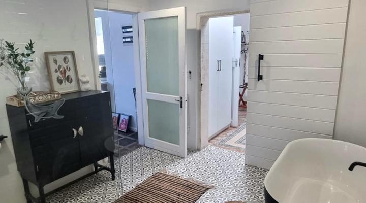 Sun Kiss Beach Cottage