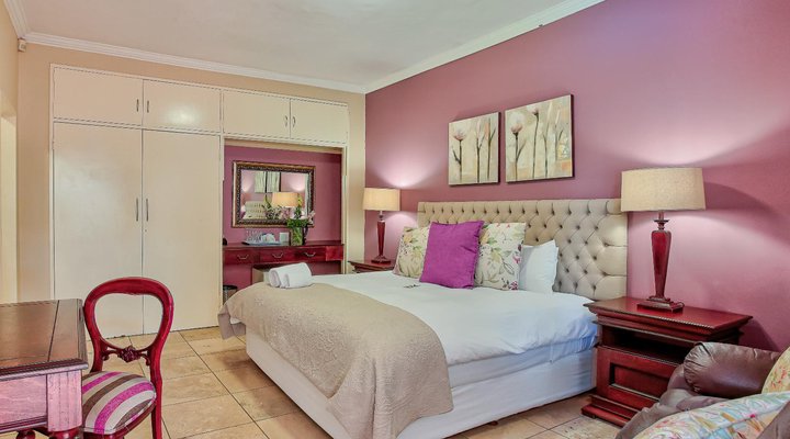 Woodmead Guest Lodge