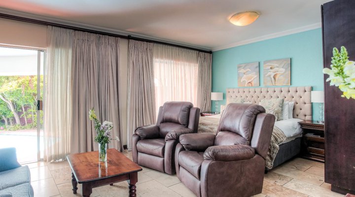 Woodmead Guest Lodge