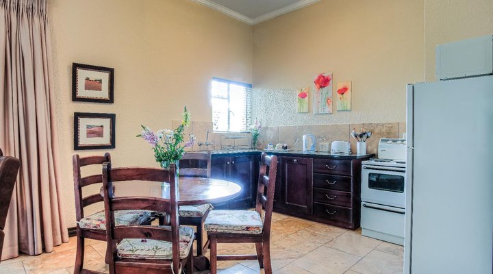 Woodmead Guest Lodge