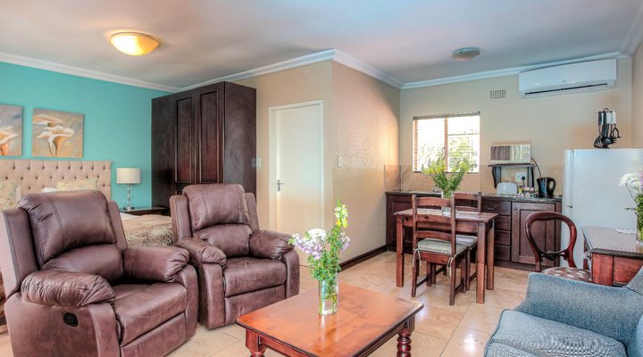Woodmead Guest Lodge