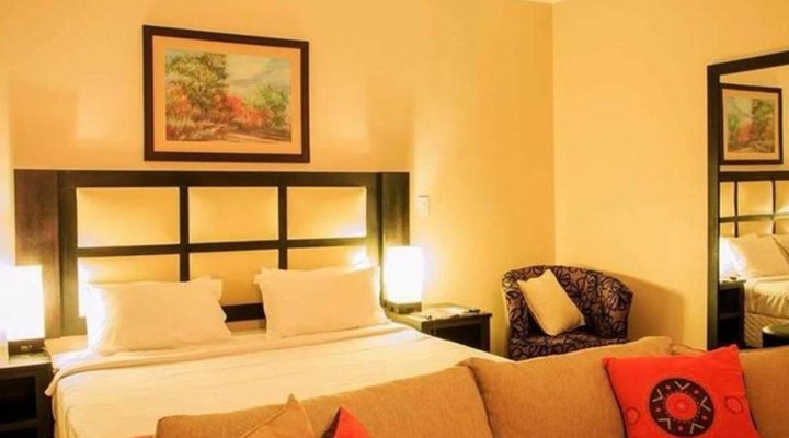 Malibu Country Lodge