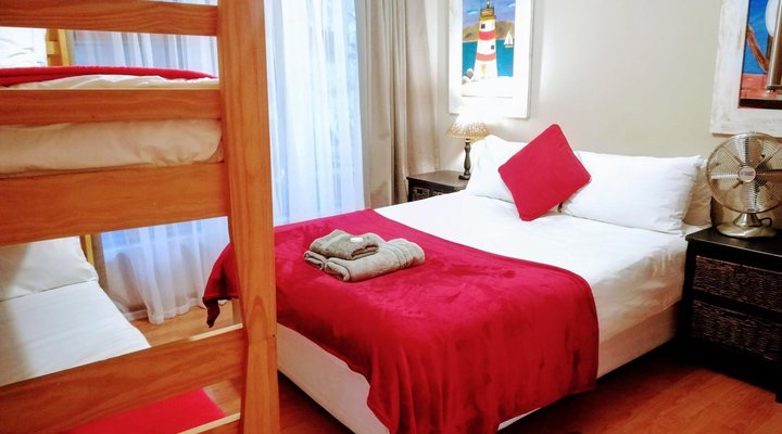 SaltyCrax Backpackers Surf Lodge