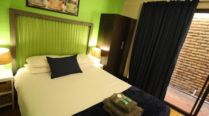 SaltyCrax Backpackers Surf Lodge