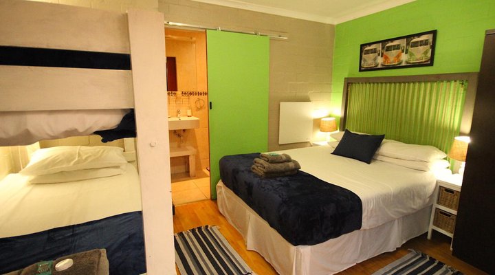 SaltyCrax Backpackers Surf Lodge