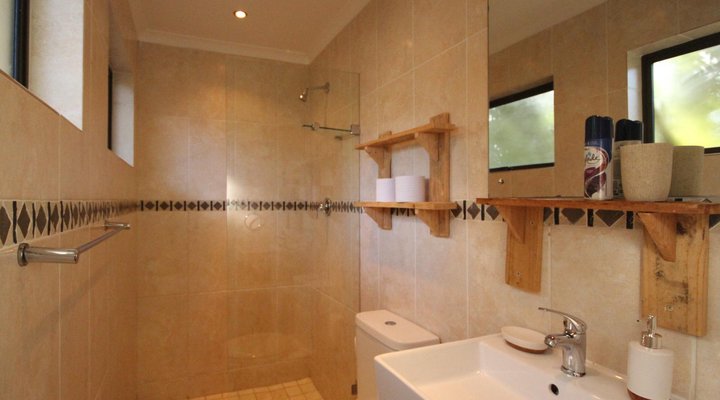 SaltyCrax Backpackers Surf Lodge