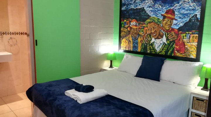 SaltyCrax Backpackers Surf Lodge