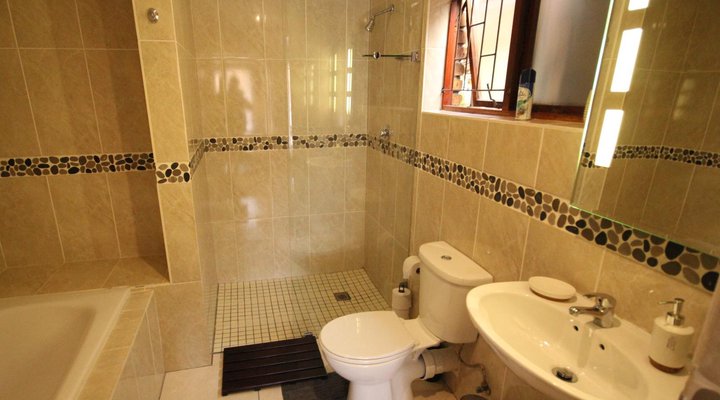 SaltyCrax Backpackers Surf Lodge