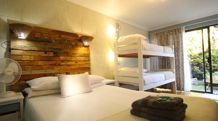 SaltyCrax Backpackers Surf Lodge