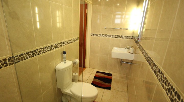 SaltyCrax Backpackers Surf Lodge