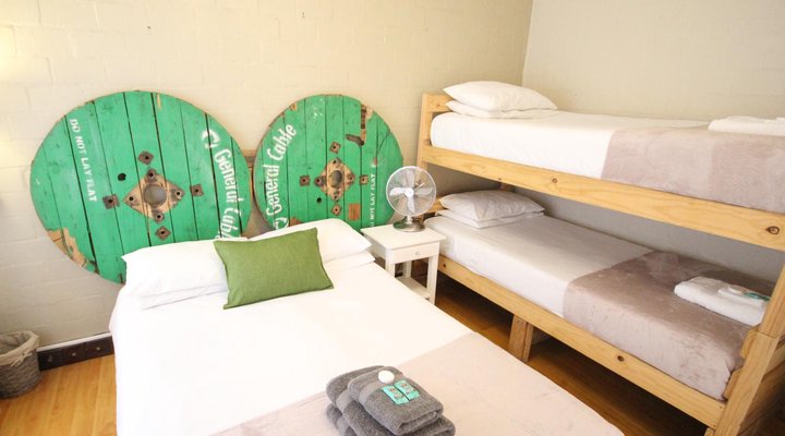 SaltyCrax Backpackers Surf Lodge